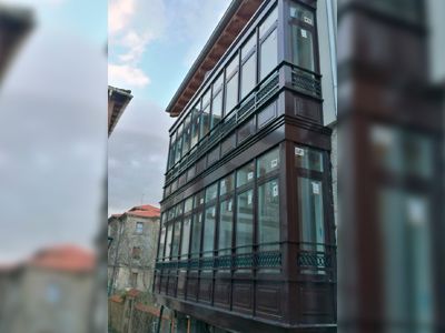 Carpintería Metálica Ángel Fernández edificio con ventanales
