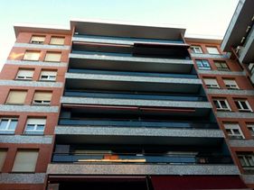 Carpintería Metálica Ángel Fernández edificio con balcones